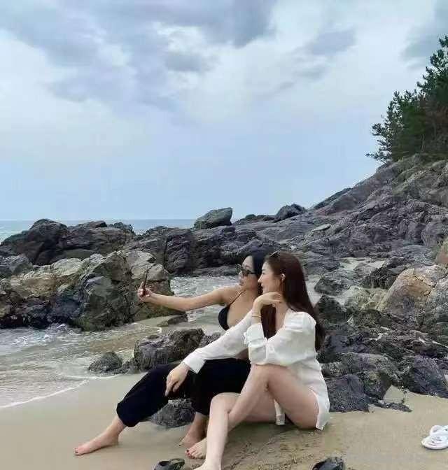 人体油画，静候朋友们前来赏评