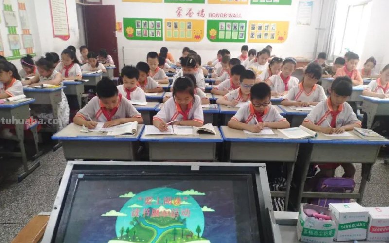 胸藏文墨虚若谷 读书积累气自华-育红小学读书系列活动之读书卡展示活动 胸藏文墨虚若谷 读书积累气自华-育红小学读书系列活动之读书卡展示活动