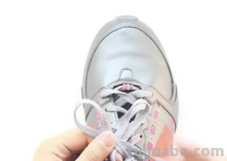系鞋带速写系鞋带速写人物动态