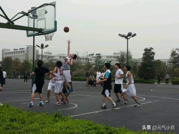 打篮球速写场景打篮球速写场景临摹