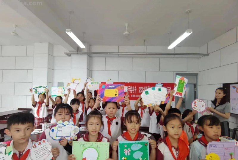 保定市竞秀区图书馆开展创意读书卡制作活动