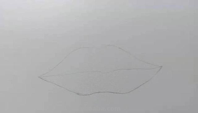 彩铅嘟嘟唇怎么画（嘟嘟唇怎样画）