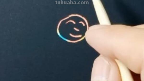 蜜蜂的简笔画怎么画（蜜蜂的简笔画怎么画最简单的）