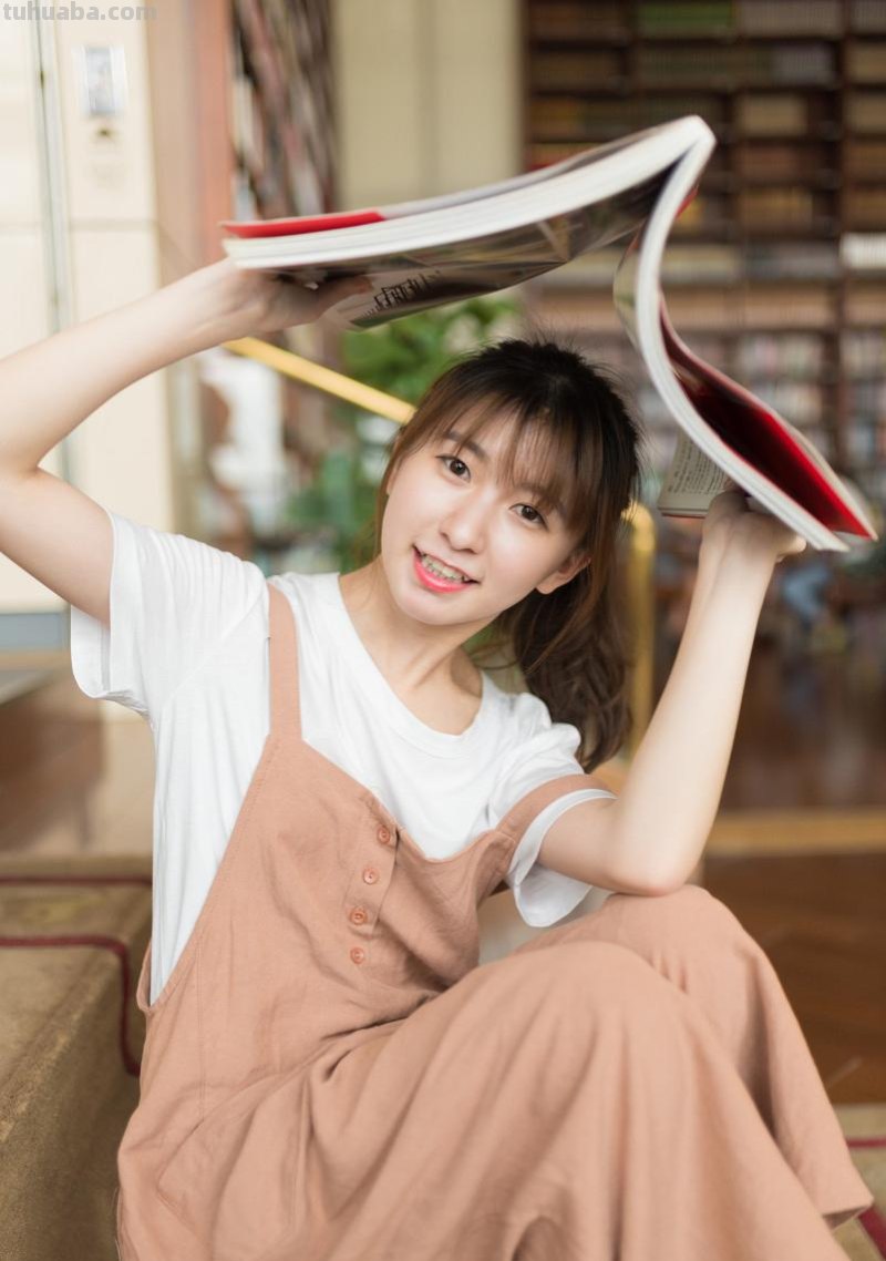 暑假读书卡照片怎么拍（暑假读书卡照片怎么拍好看）