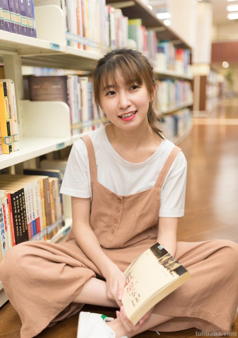 暑假读书卡照片怎么拍（暑假读书卡照片怎么拍好看）