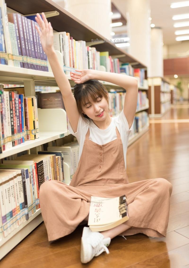 暑假读书卡照片怎么拍（暑假读书卡照片怎么拍好看）