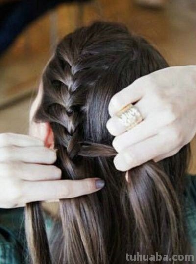 麻花辫的编织方法