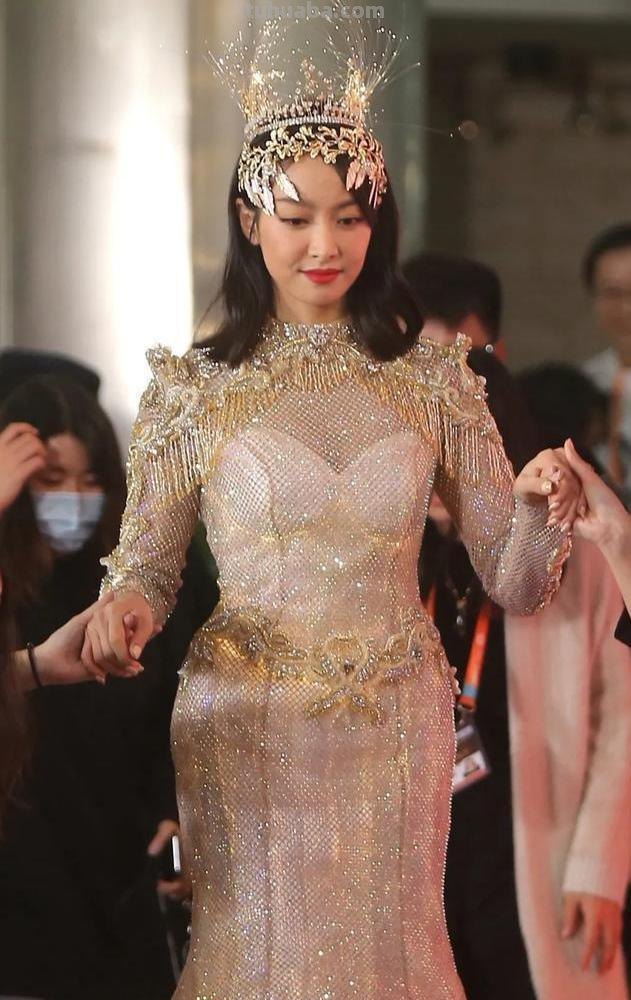 宋茜女神造型腰粗膀圆,发泳装照回击:获称“最水女神”,你怎么看?（泳装少女哔哩哔哩）