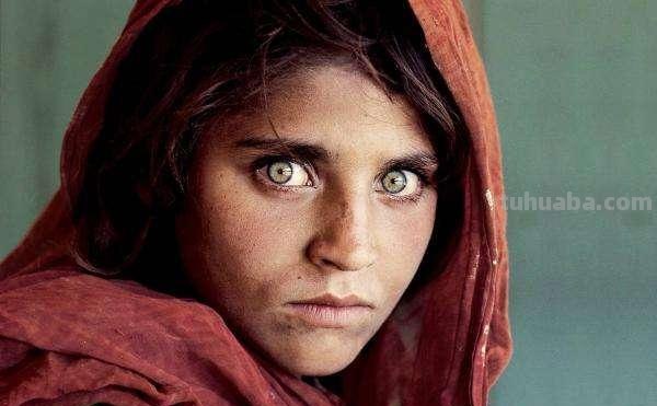 一双眼睛征服全世界,多年后,摄影师再次见到她后发现了什么?