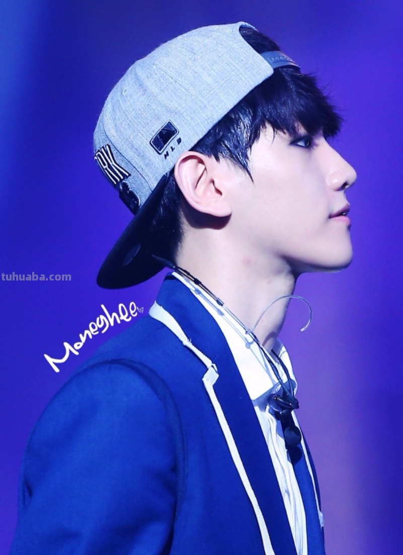 求exo边伯贤的紫色头发的高清图片