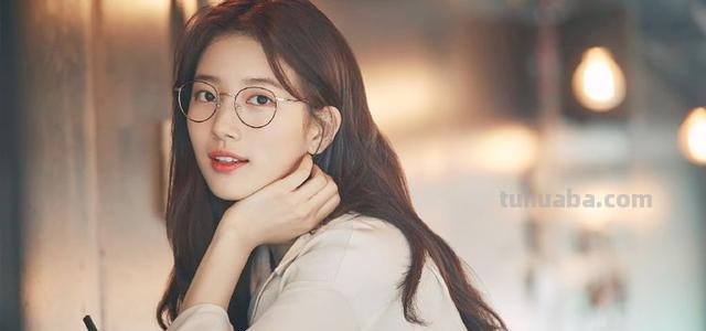 描写一个戴眼镜女孩的外貌（希望小学大眼睛女孩）