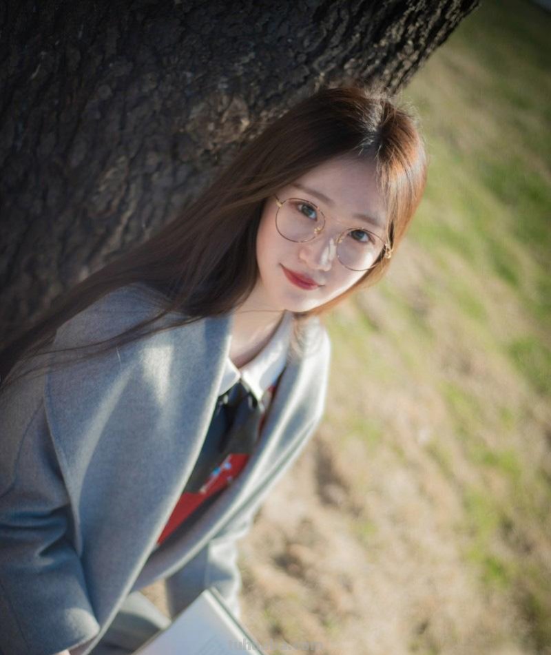 有人说戴眼镜的女生看起来很可爱,你怎么看?