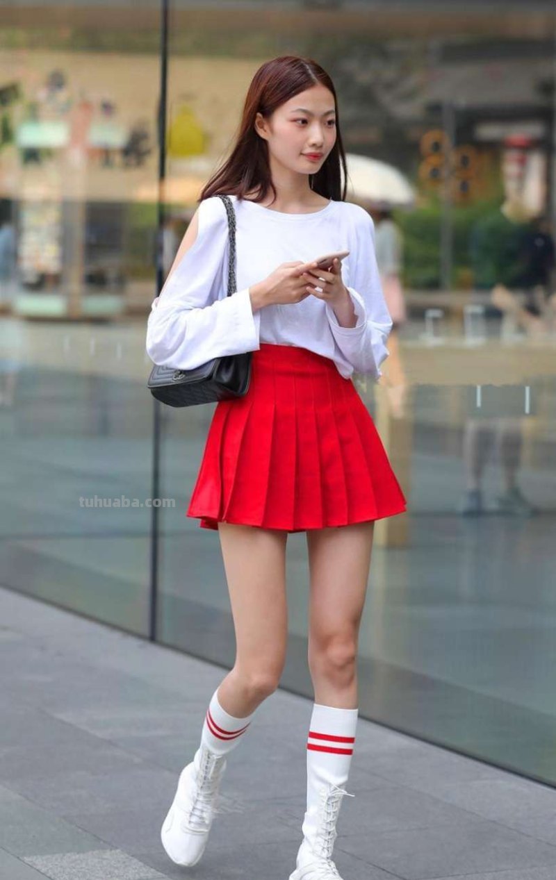 百褶裙、jk服、水手服有什么区别?能给个图片区分一下吗?