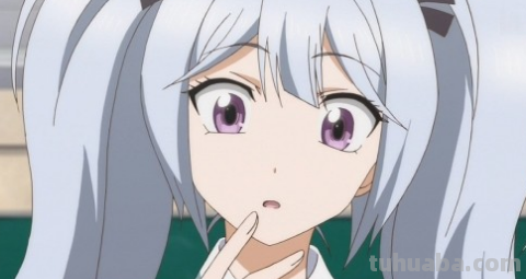 有个动漫gif图片是白发少女用头发乱甩是哪部动漫?