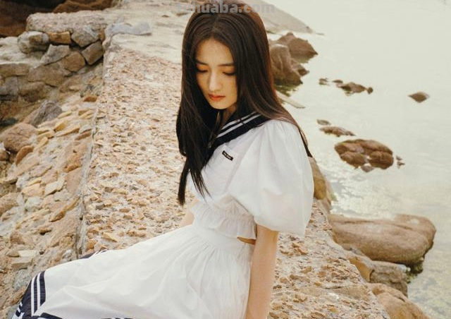 徐璐海边水手服大片,学院风造型好温柔,她的哪套造型最让你印象深刻...