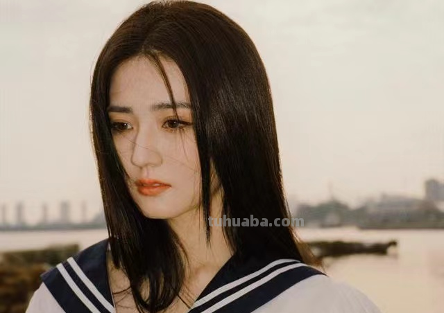 徐璐海边水手服大片,学院风造型好温柔,她的哪套造型最让你印象深刻...