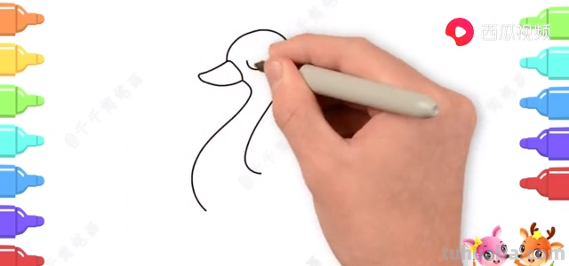 天鹅怎么画彩铅画的（天鹅怎么画彩铅画的好看）