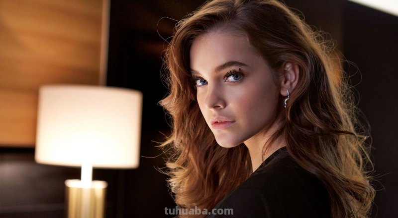 哪位大神知道这美女的名字,或者有高清壁纸??小弟感激不尽!!!（原神芭芭拉壁纸）