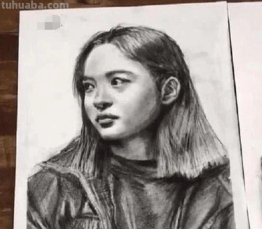 老师晒出美术生画的素描作品，一幅比一幅过分，瞧瞧看