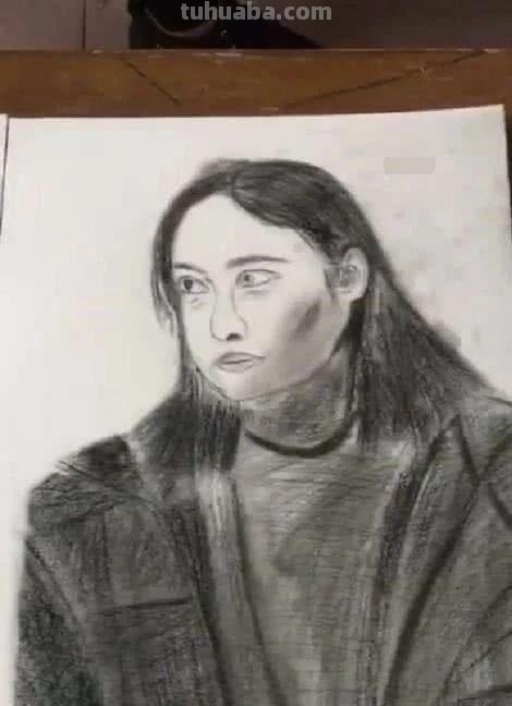 老师晒出美术生画的素描作品，一幅比一幅过分，瞧瞧看