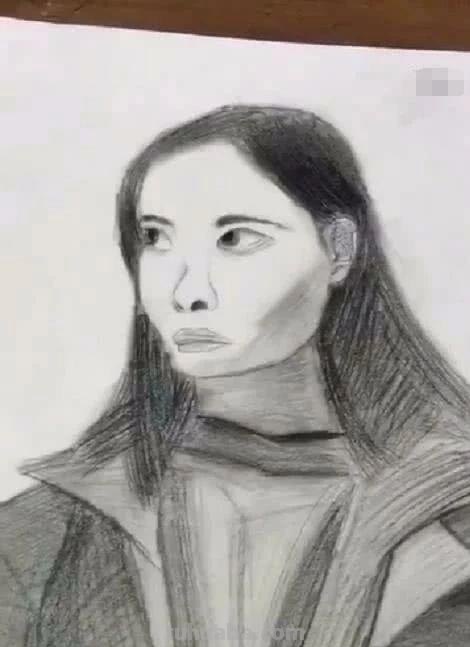 老师晒出美术生画的素描作品，一幅比一幅过分，瞧瞧看