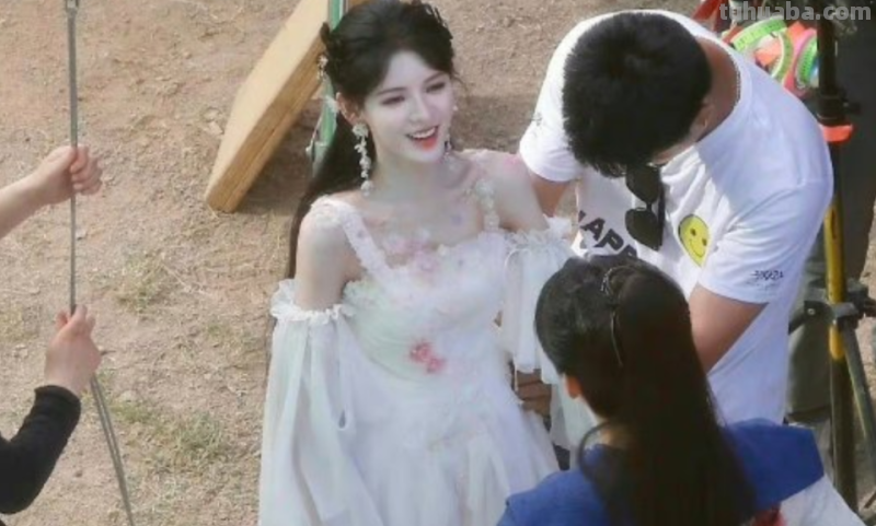 斗罗大陆:五位小舞神级COS公开,波浪卷粉发搭配晚礼服,太美了 斗罗大陆:五位小舞神级COS公开,波浪卷粉发搭配晚礼服,太美了