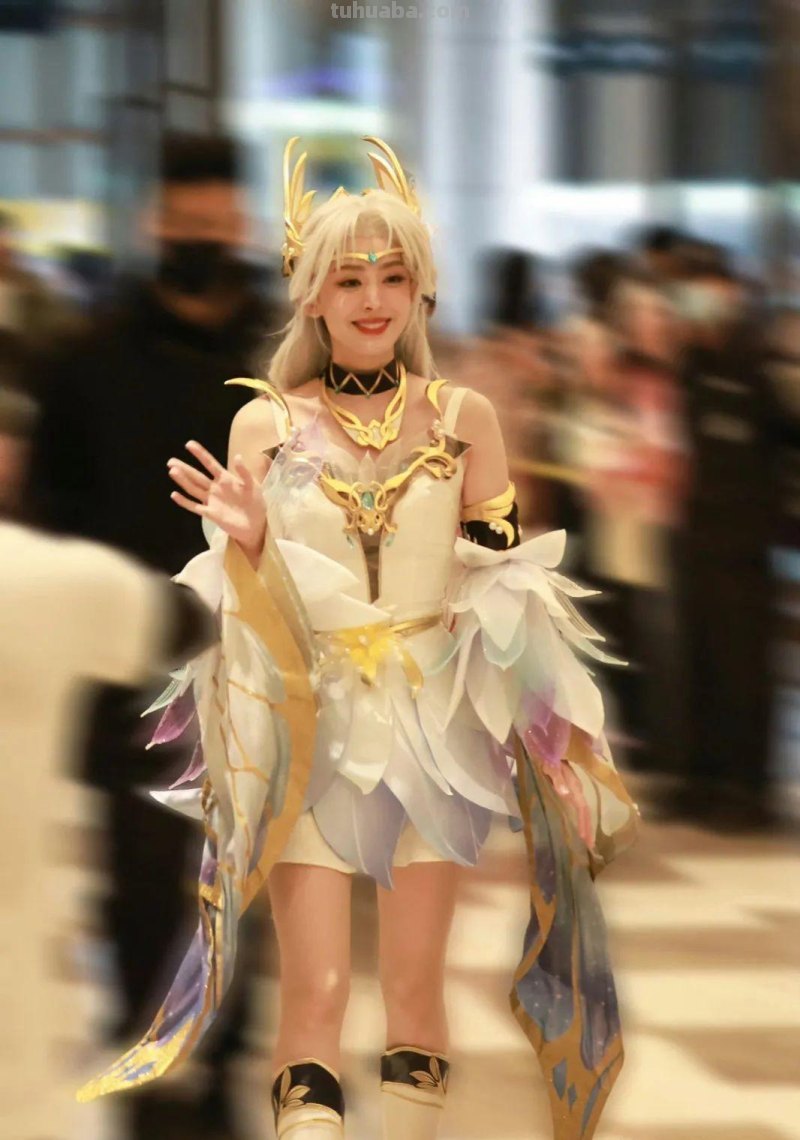 女明星的cos真的很不错