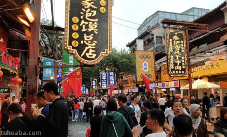 跋山涉水赴宴，随礼不少，却没喝到“一口酒”，真的是越想越来气