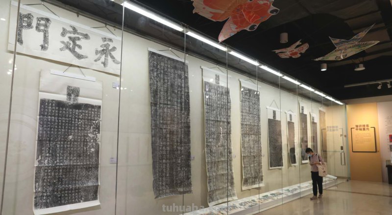 “字里行间读中轴”，北京中轴线专题文献展在首都图书馆开幕