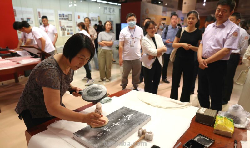 “字里行间读中轴”，北京中轴线专题文献展在首都图书馆开幕