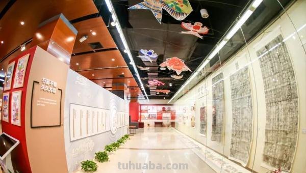 文博要闻丨字里行间读中轴 纸上墨香展风姿-北京中轴线专题文献展6月6日在首都图书馆开幕