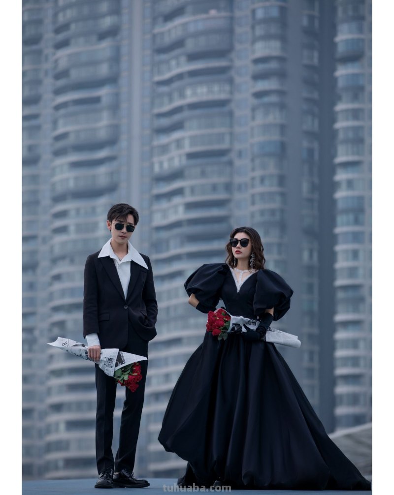巴黎婚纱（华南总店）-黑色婚纱打造不一样的街拍时尚婚纱照