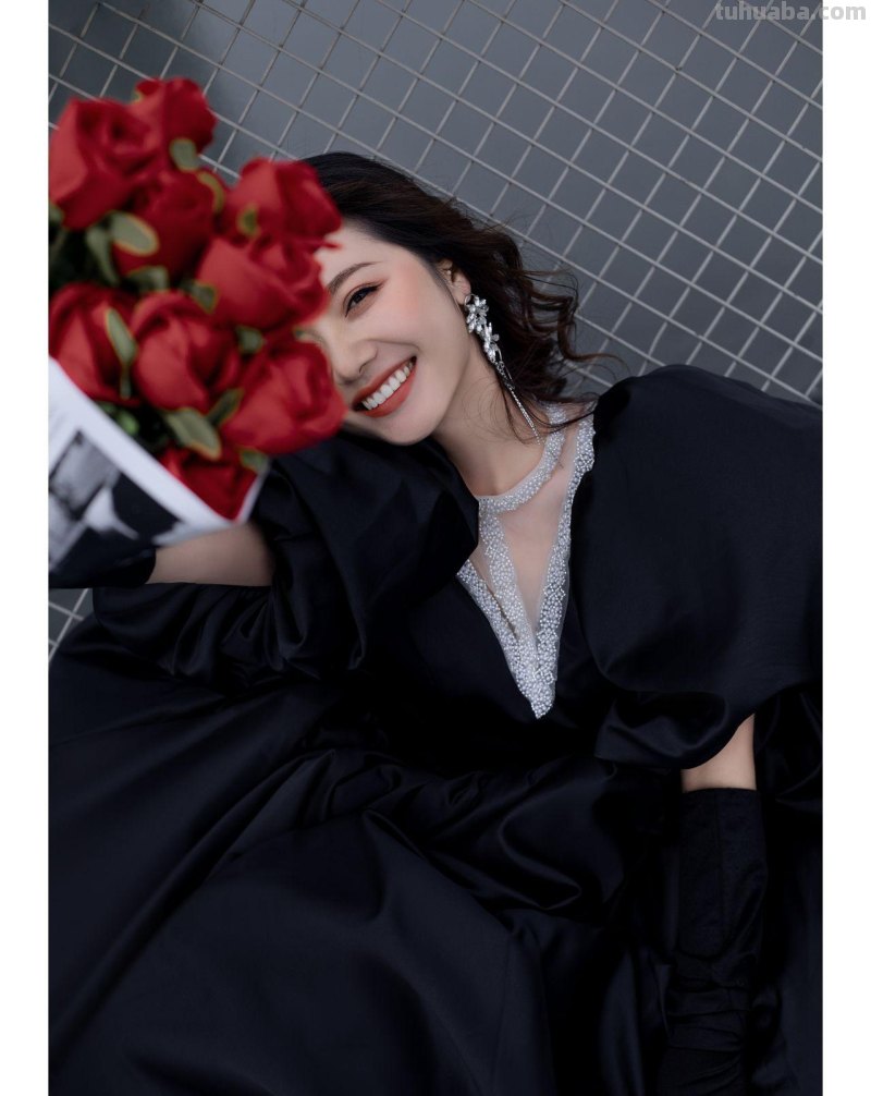 巴黎婚纱（华南总店）-黑色婚纱打造不一样的街拍时尚婚纱照