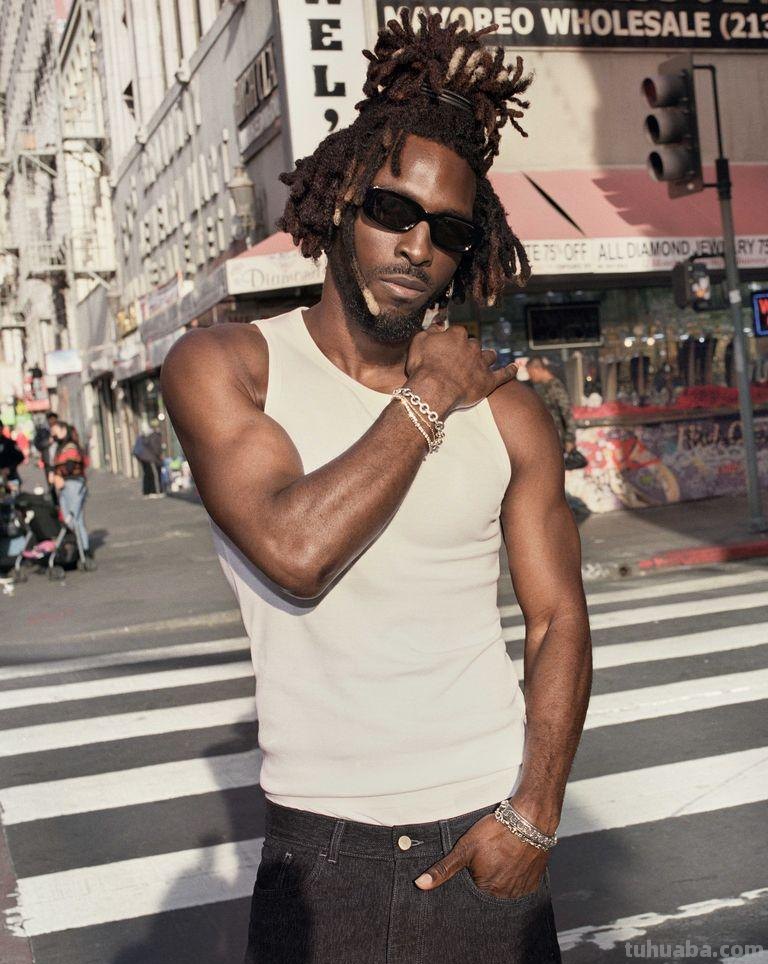 COS发布2023春夏系列广告大片