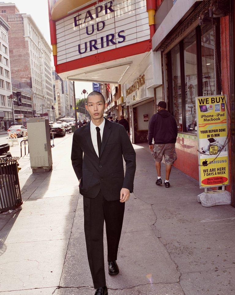 COS发布2023春夏系列广告大片