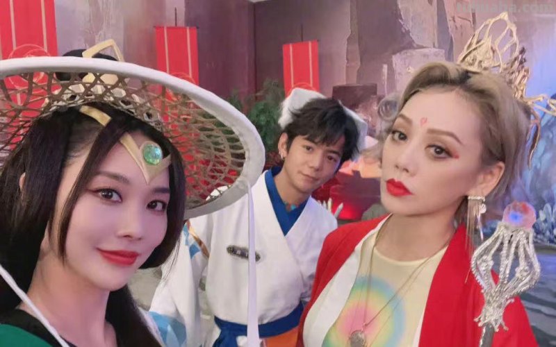 近20位明星cos王者荣耀!赵丽颖风情妩媚,娜扎似仙女,谢娜帅气 近20位明星cos王者荣耀!赵丽颖风情妩媚,娜扎似仙女,谢娜帅气