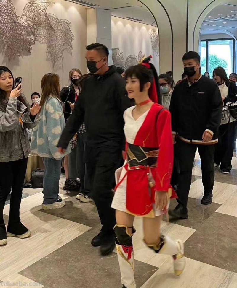 近20位明星cos王者荣耀!赵丽颖风情妩媚,娜扎似仙女,谢娜帅气 近20位明星cos王者荣耀!赵丽颖风情妩媚,娜扎似仙女,谢娜帅气