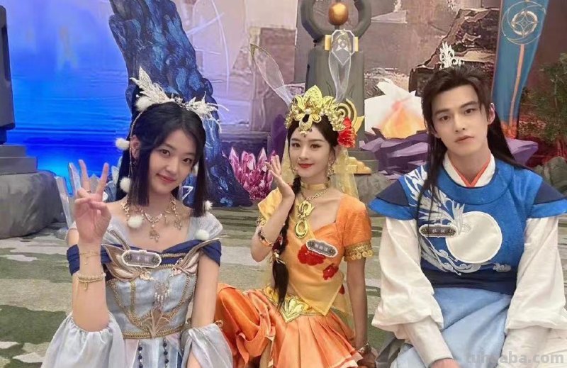 近20位明星cos王者荣耀!赵丽颖风情妩媚,娜扎似仙女,谢娜帅气 近20位明星cos王者荣耀!赵丽颖风情妩媚,娜扎似仙女,谢娜帅气