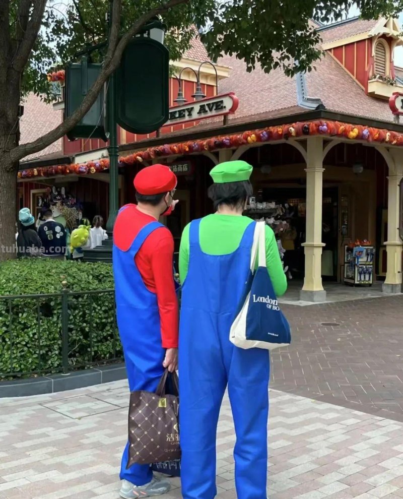 脑洞清奇！上海迪士尼惊现各路COS大神！个个都是戏精，差点笑死在园子里