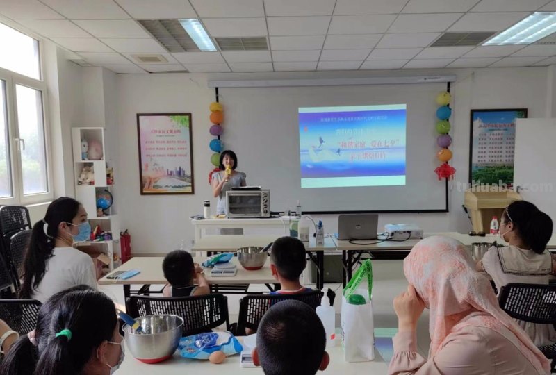 生态城永定社区举办“和谐家庭 爱在七夕”亲子烘焙DIY活动