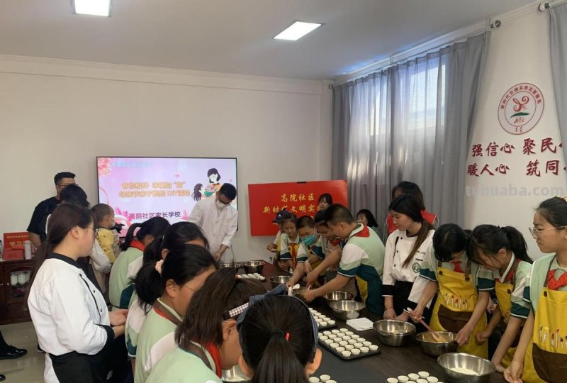 乌兰察布东路街道高院社区开展“有你相伴 幸福加‘焙’”母亲节亲子烘焙DIY活动