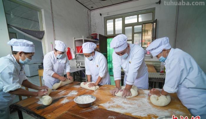 一口“酥馍”的三代传承：手工揉制留住麦香