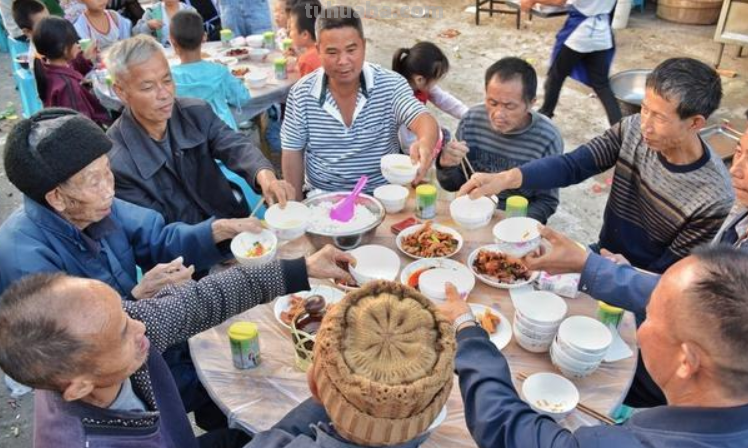 以前宴席，几瓶酒都不够喝，现在为啥一瓶都喝不完？原因让人咂舌