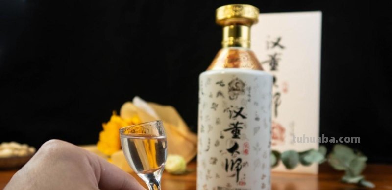 8位同学宴请恩师，点了4瓶茅台和24道菜，结账时却集体“破防”