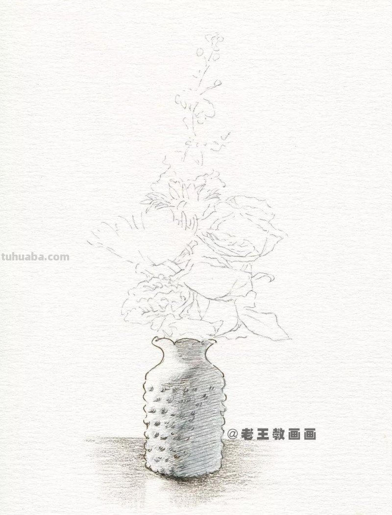 零基础也能画好彩铅画，教你画一幅瓶花