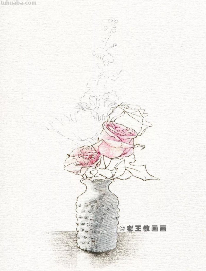 零基础也能画好彩铅画，教你画一幅瓶花