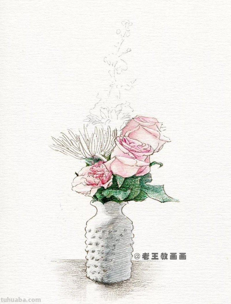 零基础也能画好彩铅画，教你画一幅瓶花