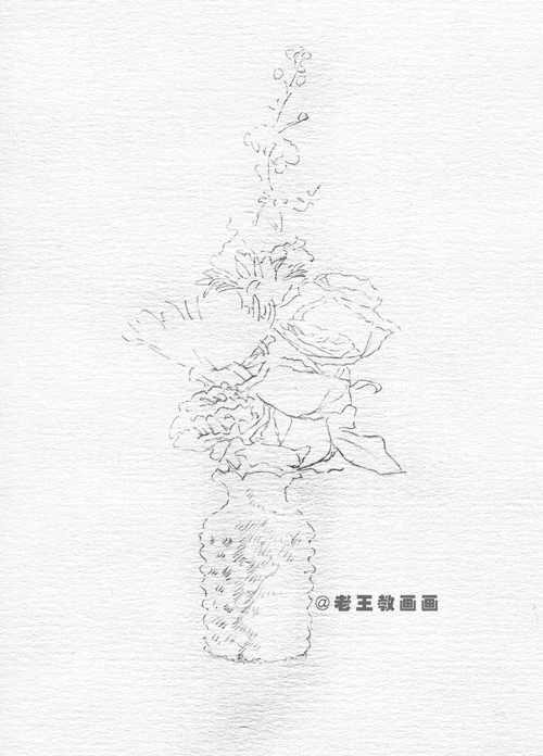 零基础也能画好彩铅画，教你画一幅瓶花