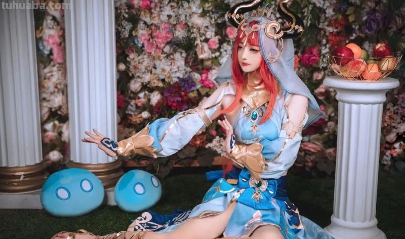 《原神》妮露COS美图合集-好光滑的肚皮呀，能让我蹭蹭吗？