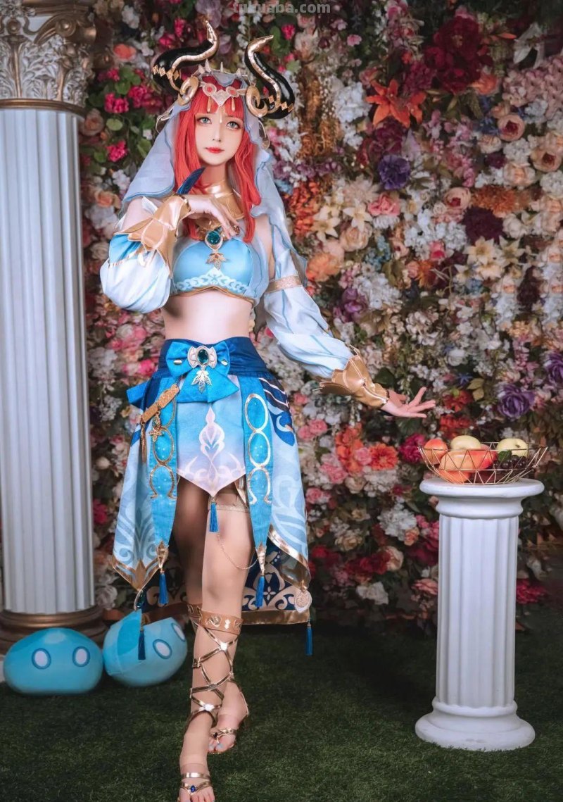 《原神》妮露COS美图合集-好光滑的肚皮呀，能让我蹭蹭吗？
